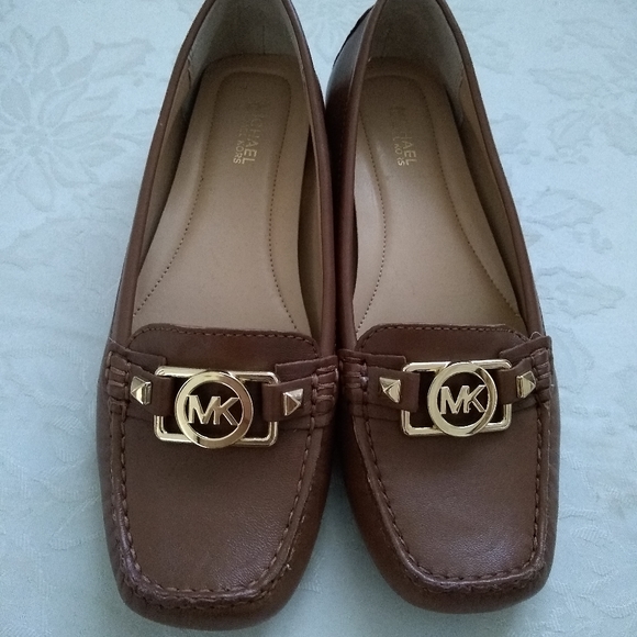 New🎀 Michael Kors charm flat gold metal logo - Picture 1 of 3